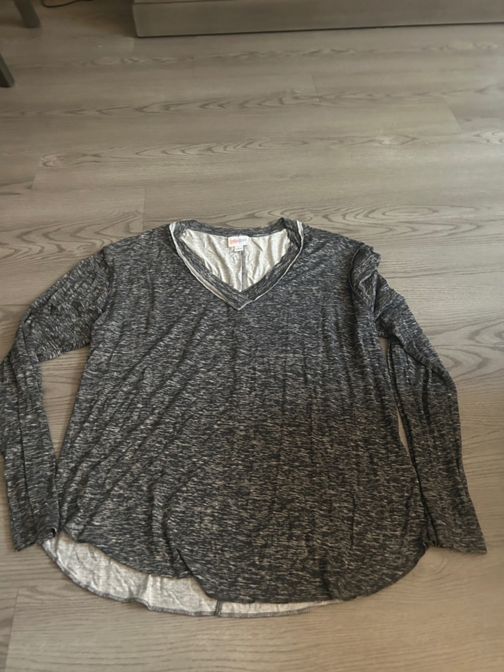 LuLaRoe Long Sleeve Heathered V-Neck Top - Gray 🌈